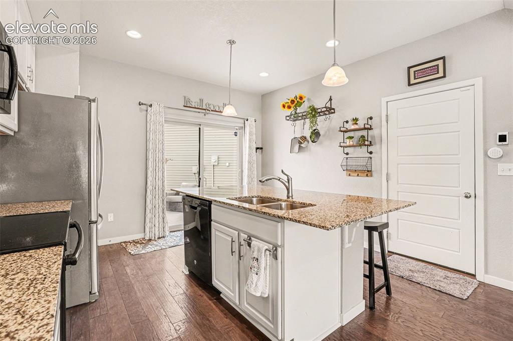 Image 6 of 21: Kitchen