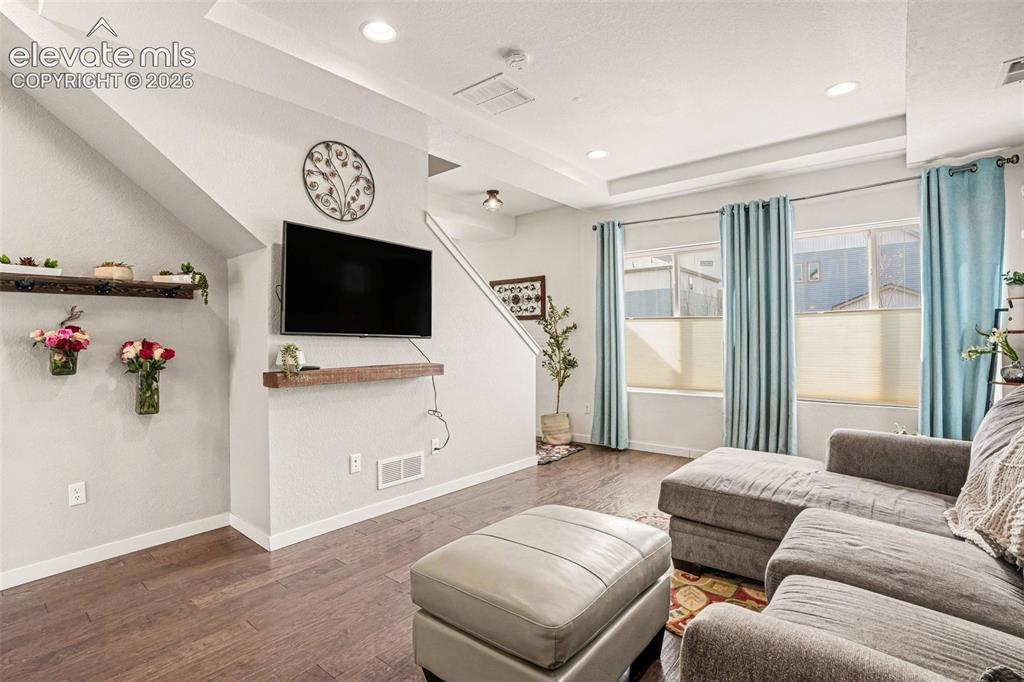 Image 8 of 21: Living Room