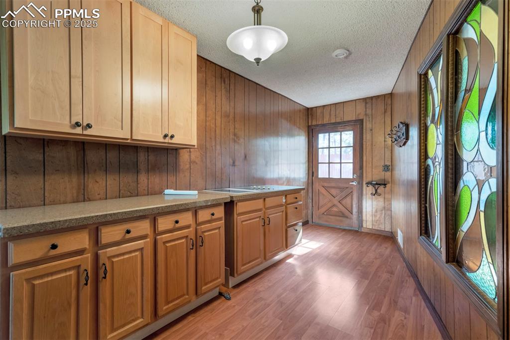 Image 14 of 45: Kitchen