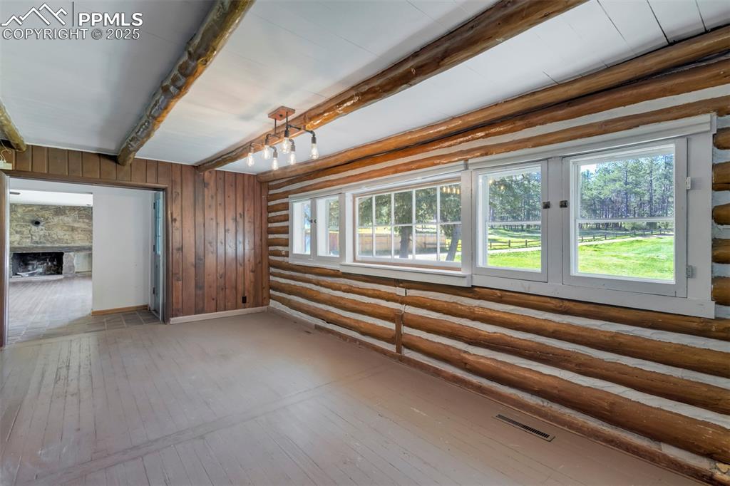 Image 8 of 45: Sun Room