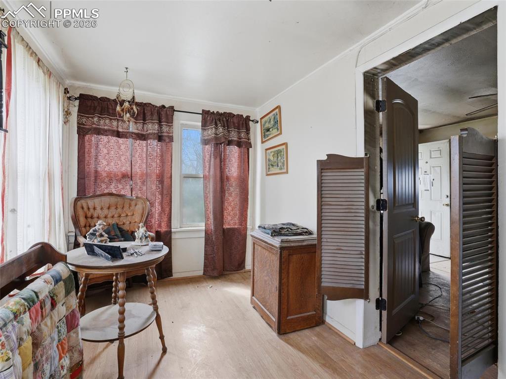 Image 16 of 47: Dining Area