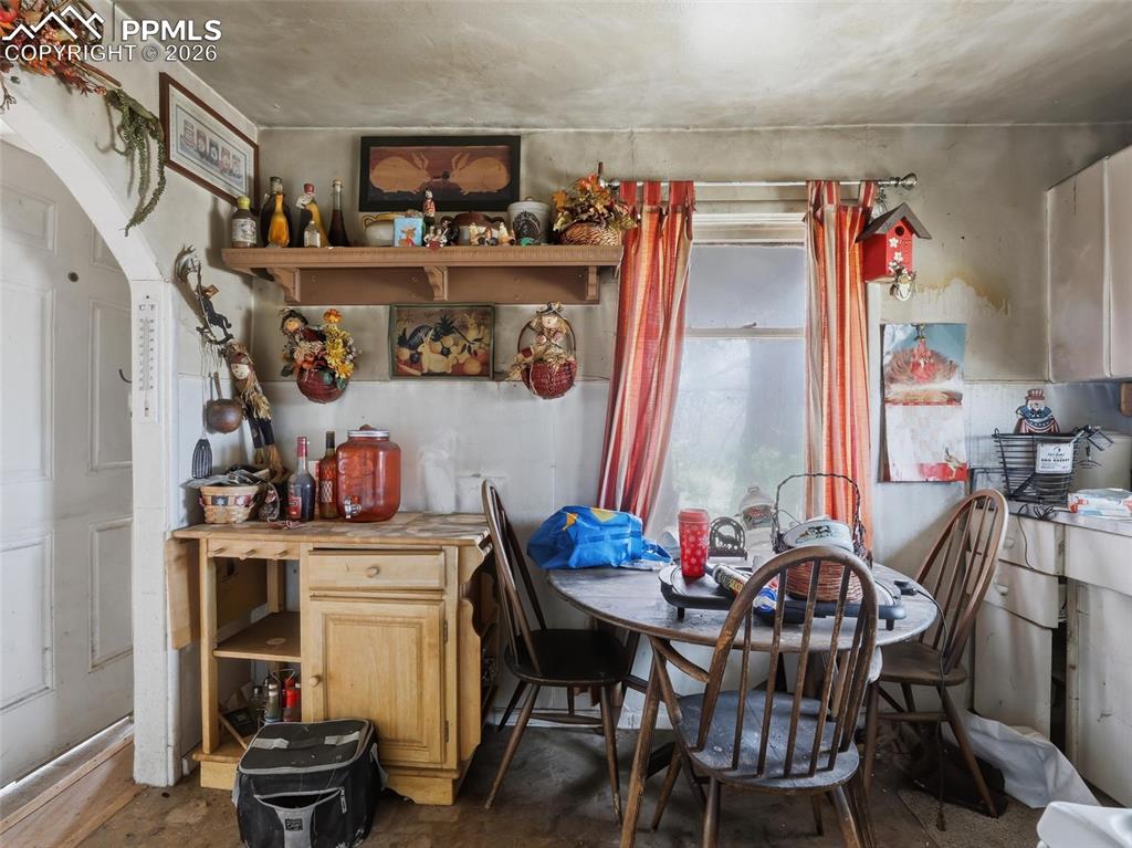 Image 22 of 47: Kitchen