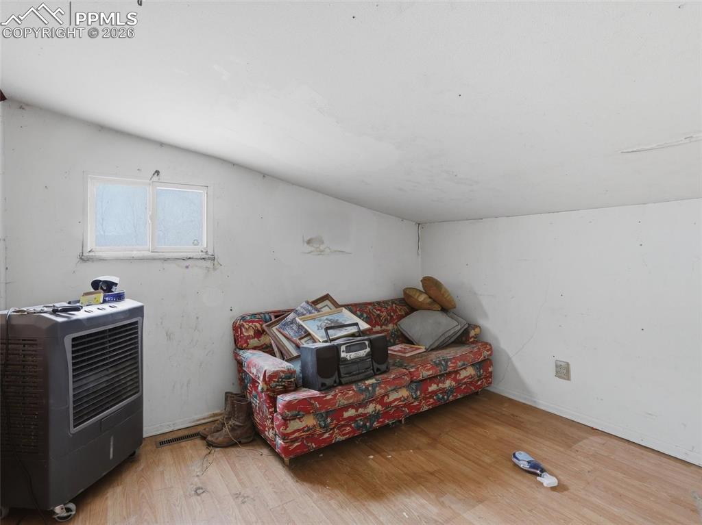 Image 30 of 47: Sitting Room