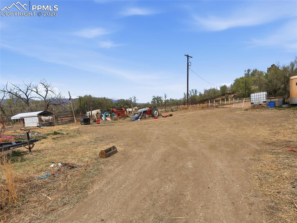 Image 36 of 47: Yard