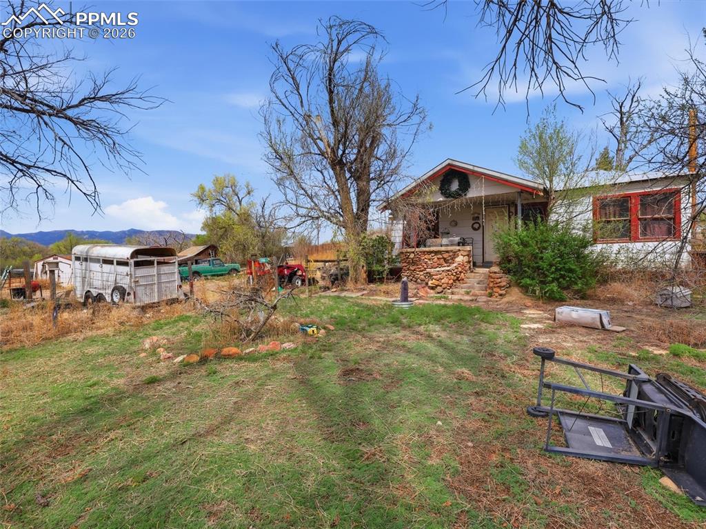 Image 42 of 47: Yard