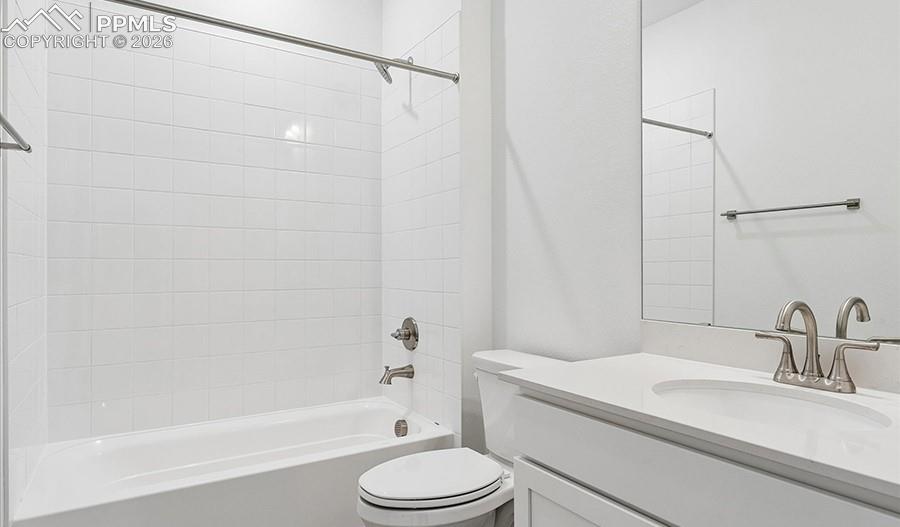 Image 3 of 23: Bathroom