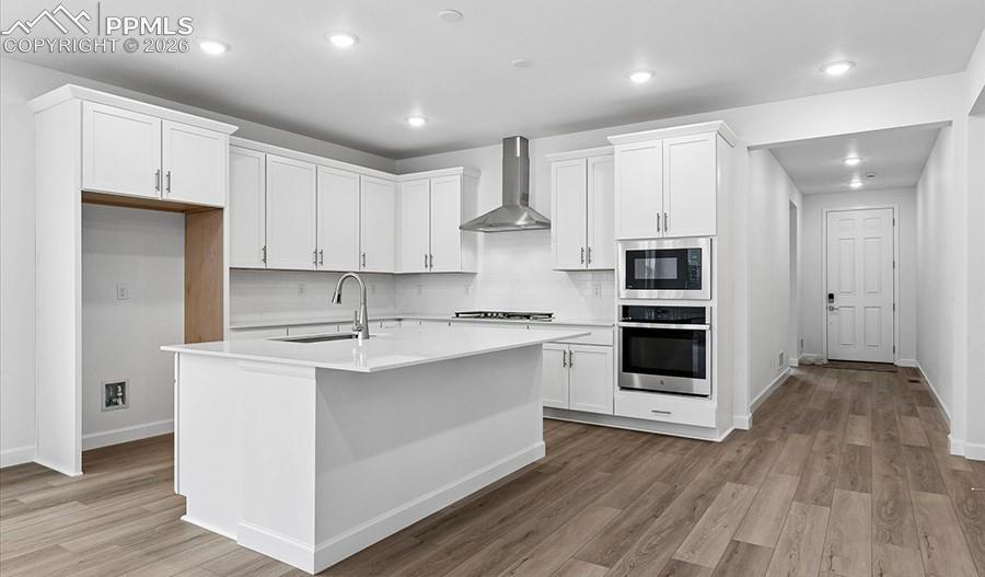 Image 5 of 23: Kitchen