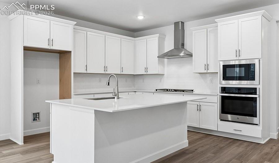 Image 6 of 23: Kitchen