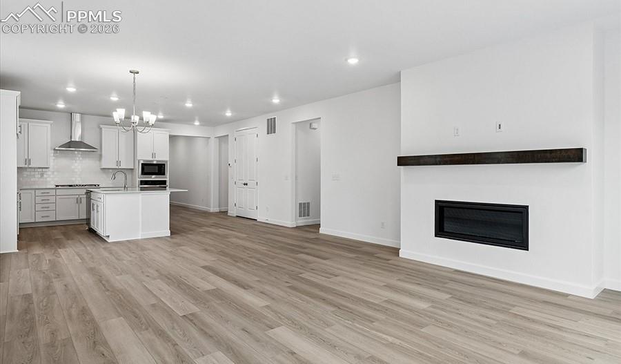 Image 9 of 23: Kitchen