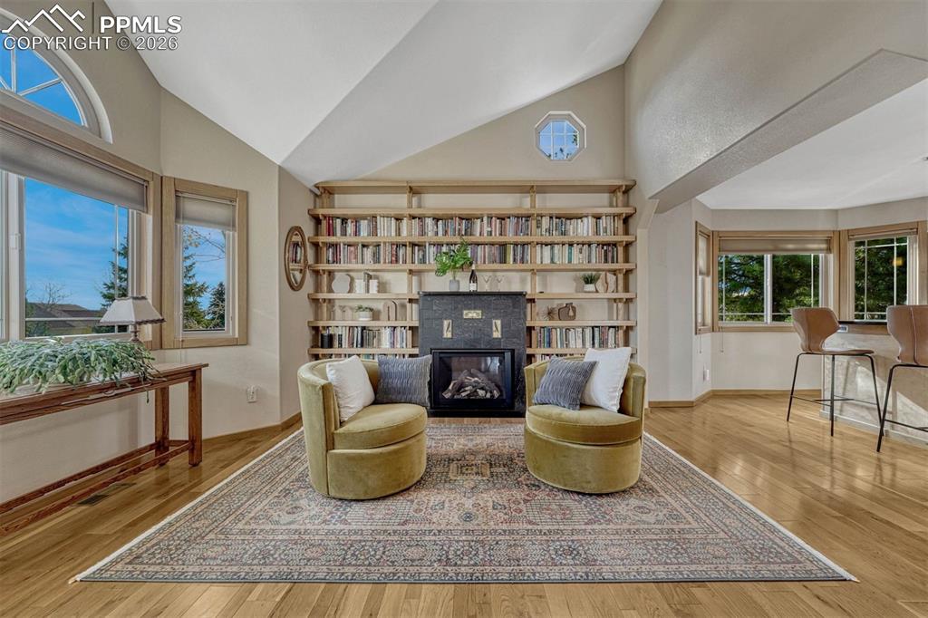 Image 2 of 50: Sitting Room