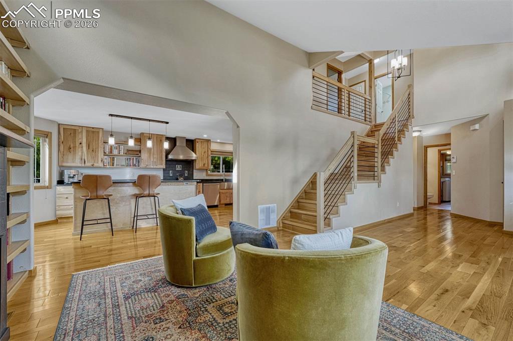 Image 21 of 50: Living Room