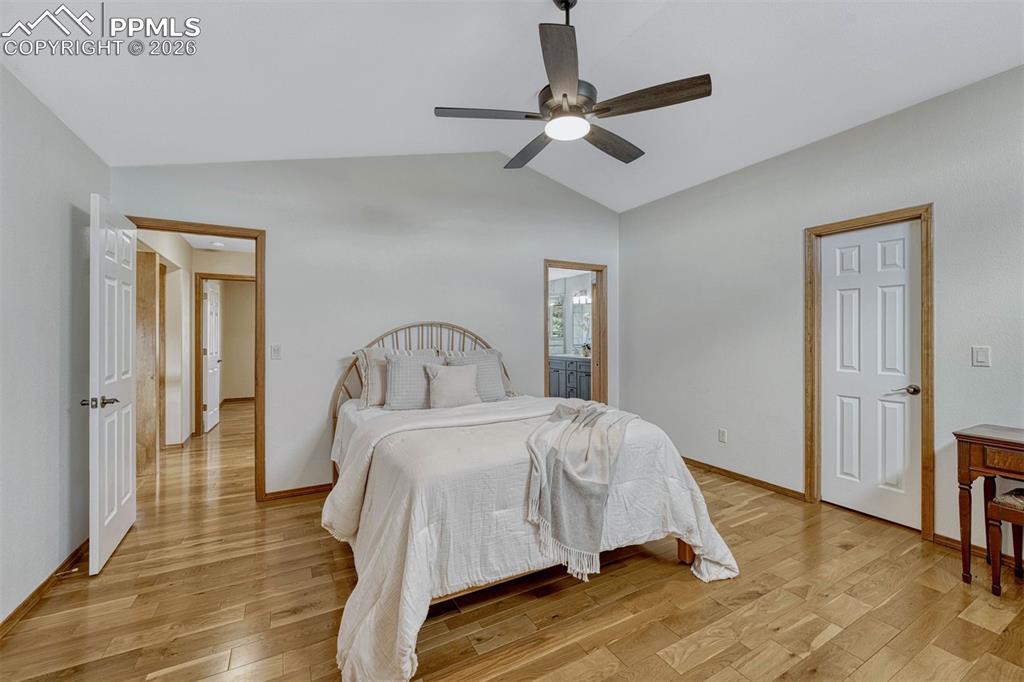 Image 27 of 50: Bedroom