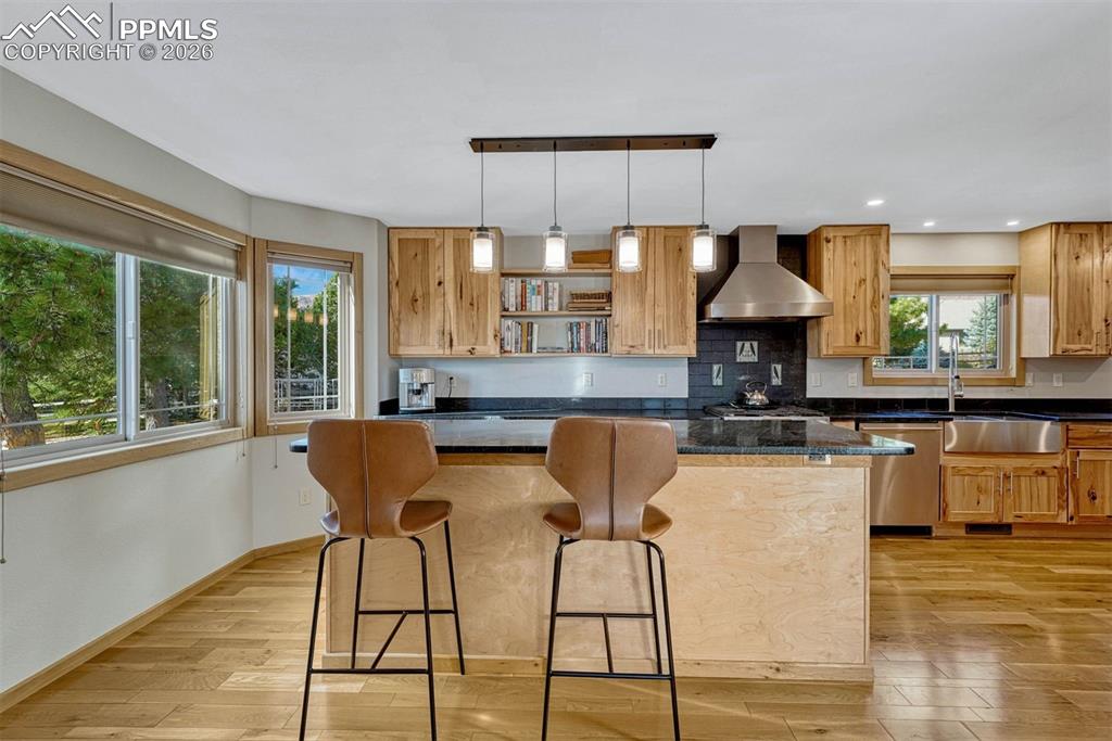 Image 3 of 50: Kitchen