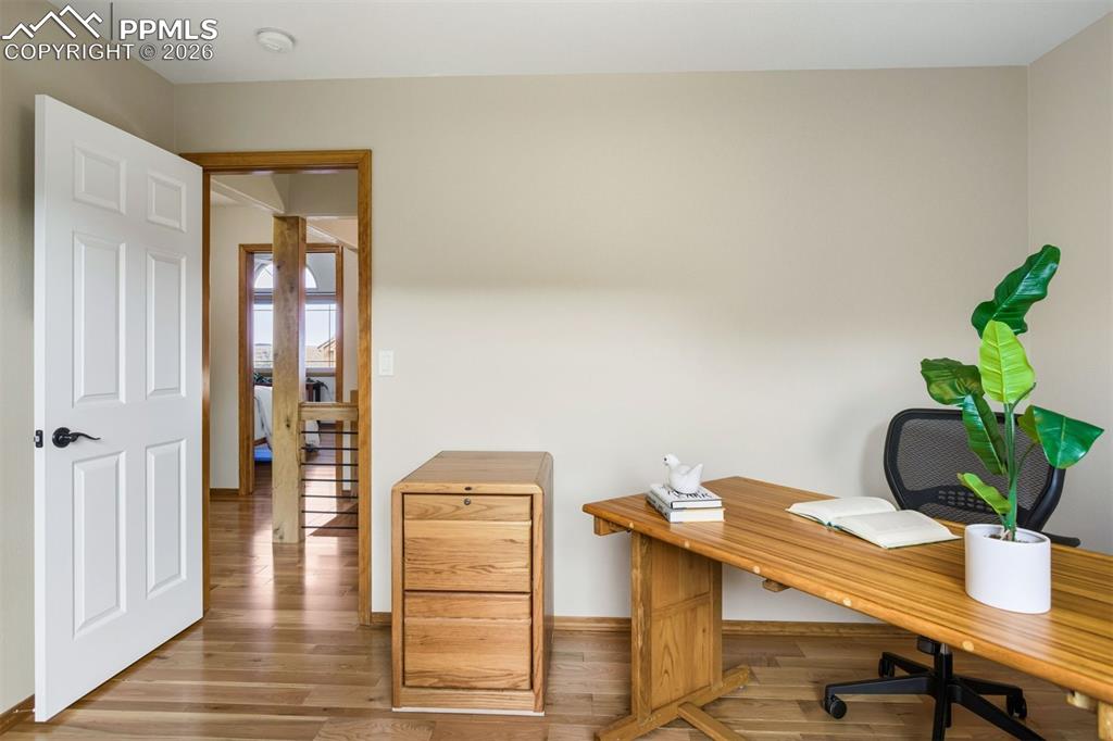 Image 30 of 50: Office