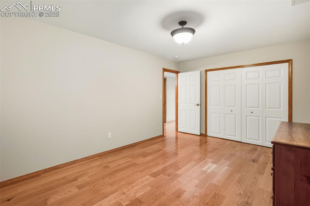 Image 39 of 50: Bedroom