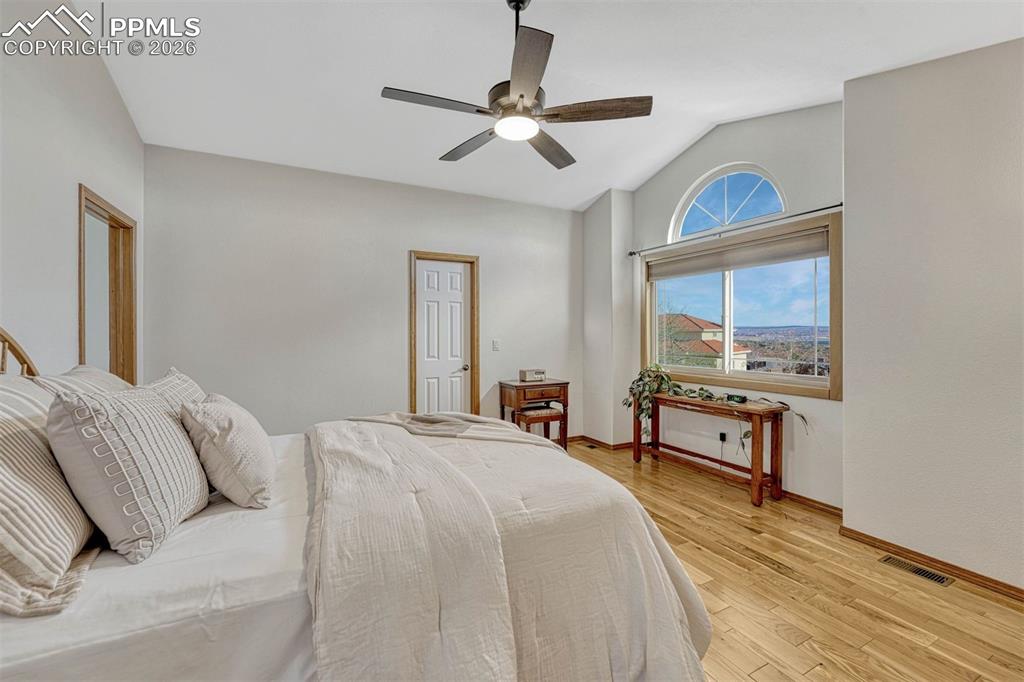 Image 9 of 50: Bedroom