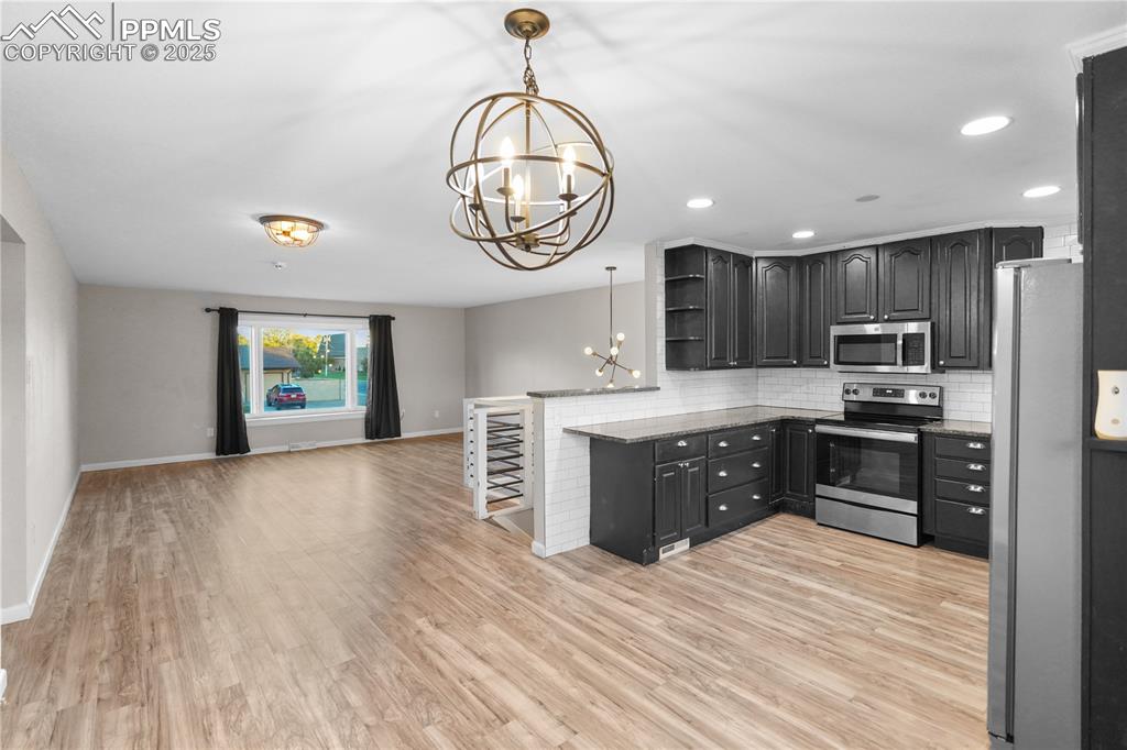 Image 14 of 38: Kitchen