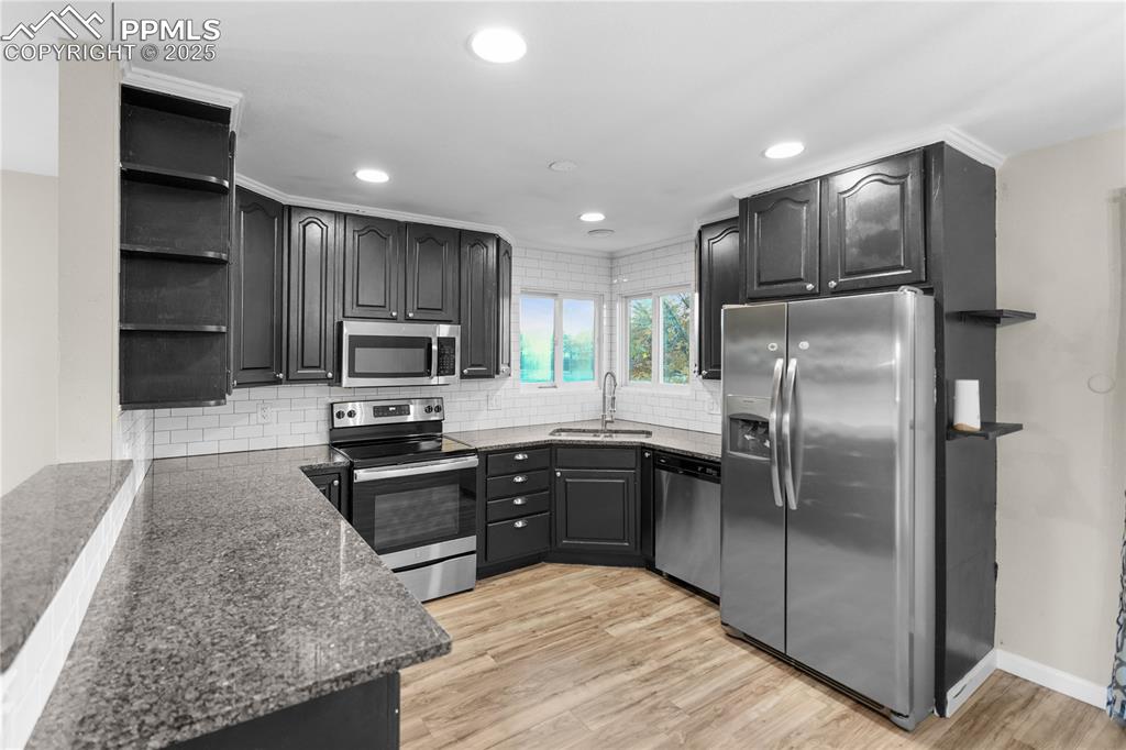 Image 16 of 38: Kitchen