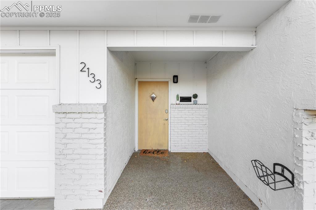 Image 4 of 38: Entry