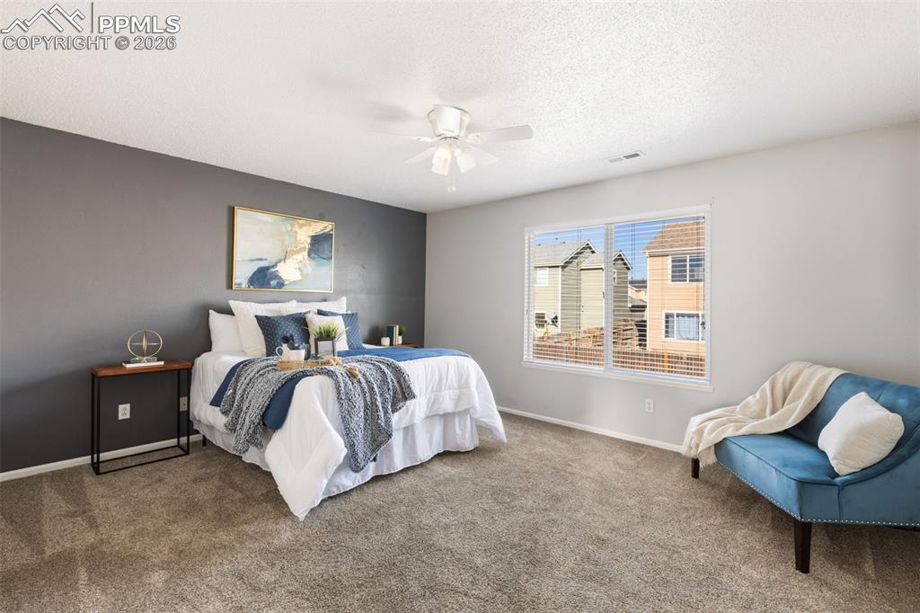 Image 10 of 16: Bedroom