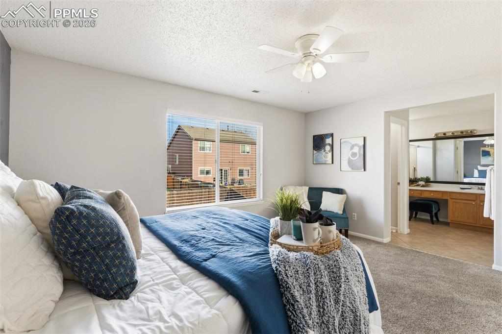 Image 11 of 16: Bedroom