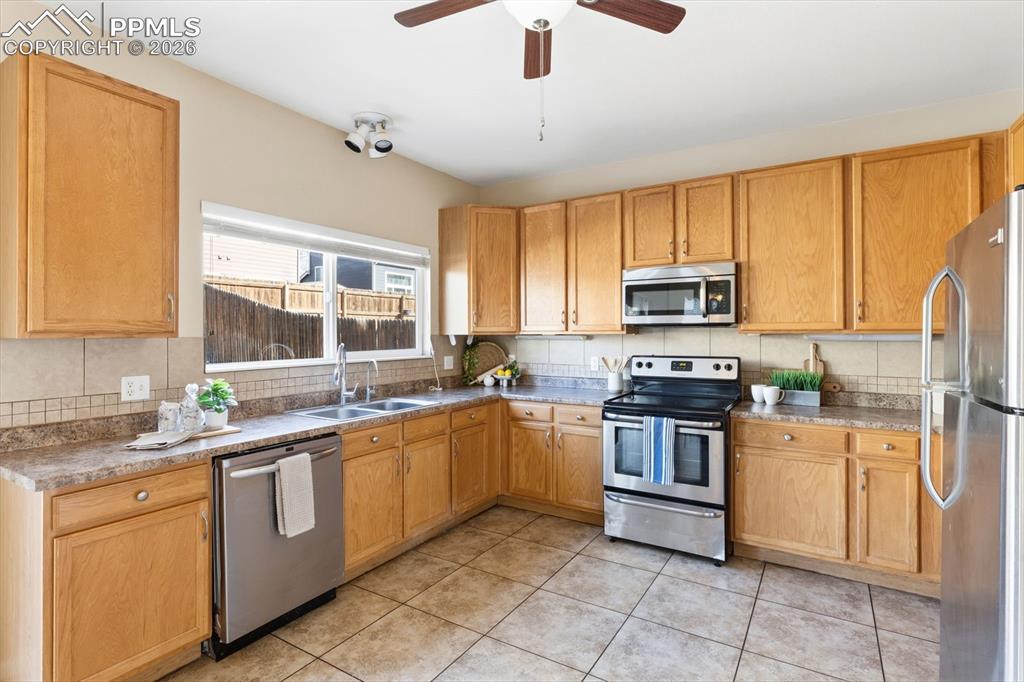 Image 4 of 16: Kitchen