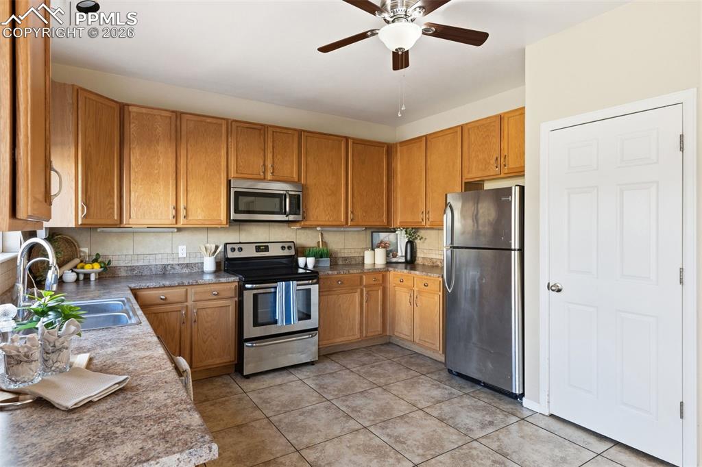 Image 5 of 16: Kitchen