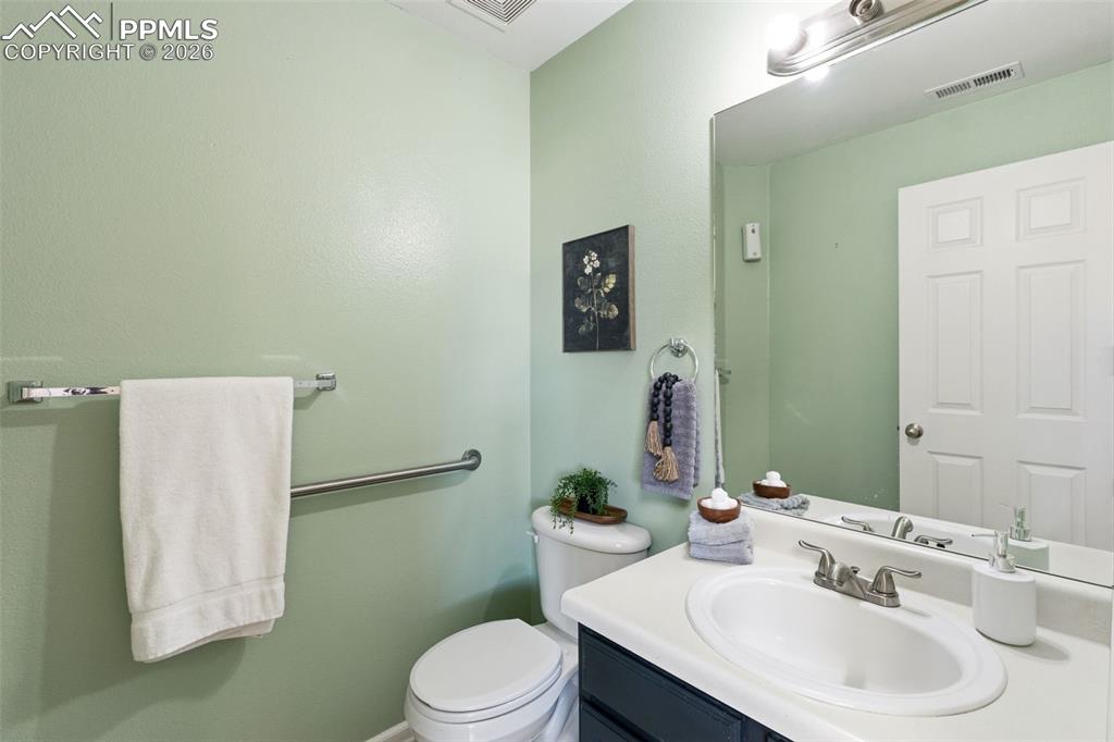 Image 8 of 16: Bathroom