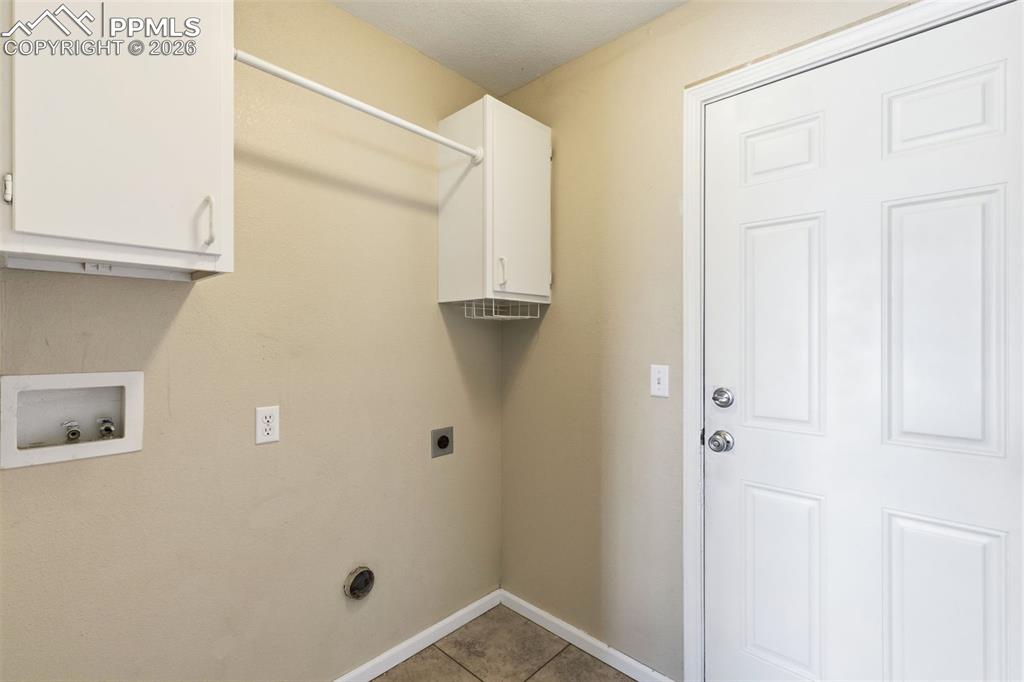 Image 9 of 16: Laundry