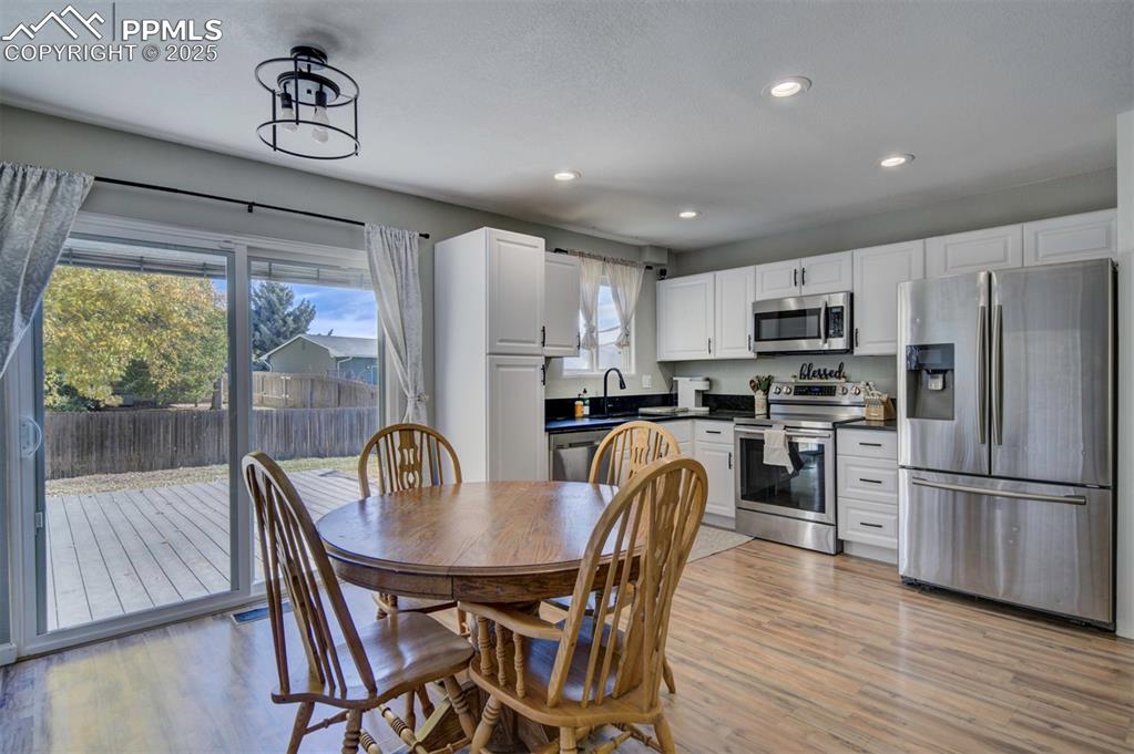 Image 10 of 34: Dining Area