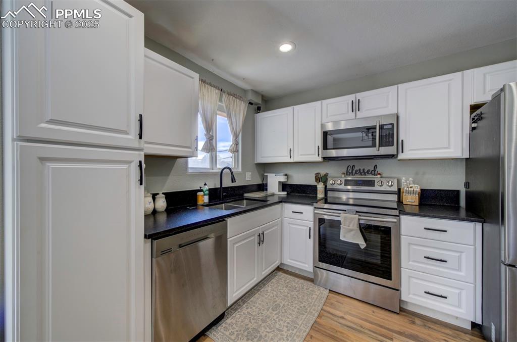 Image 12 of 34: Kitchen