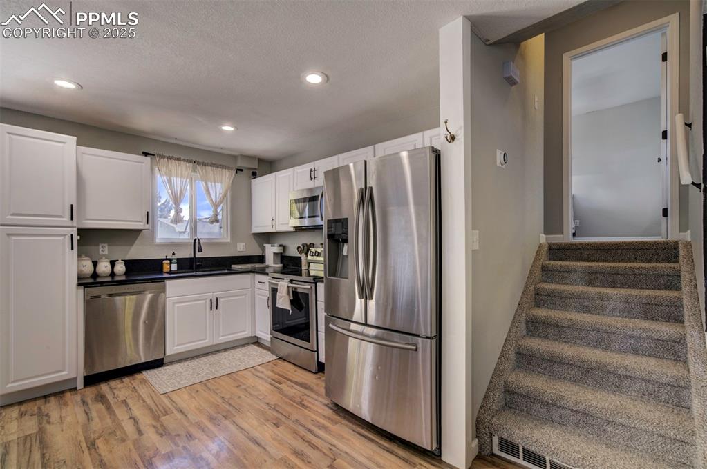 Image 15 of 34: Kitchen