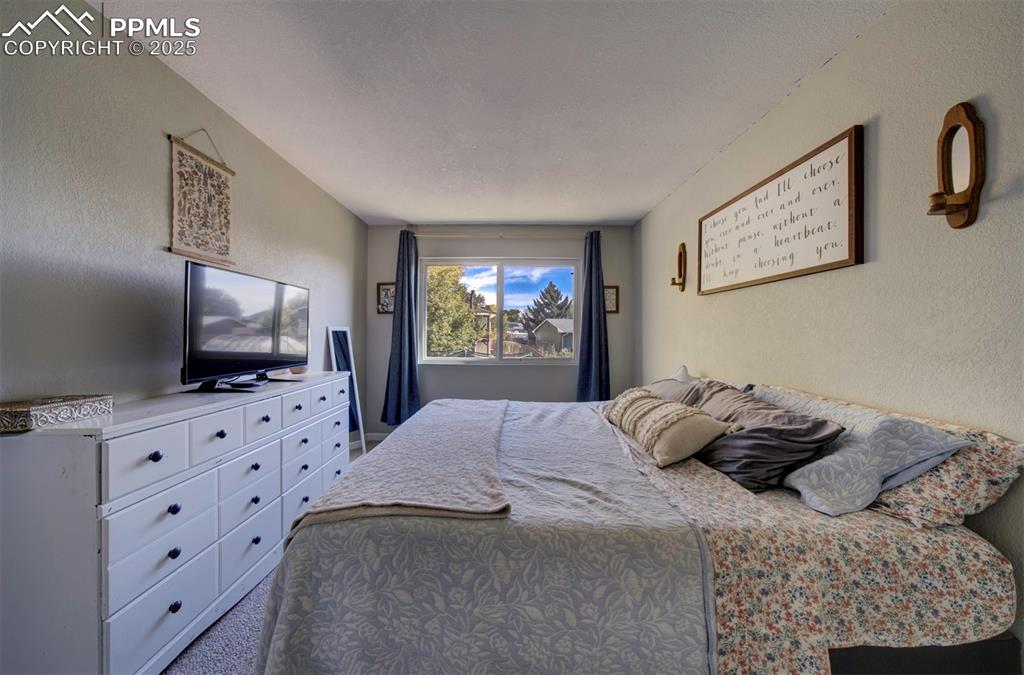 Image 18 of 34: Bedroom