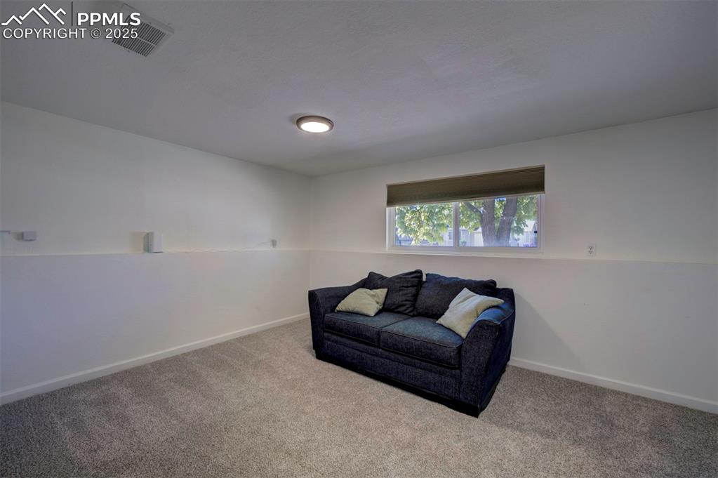 Image 28 of 34: Family Room