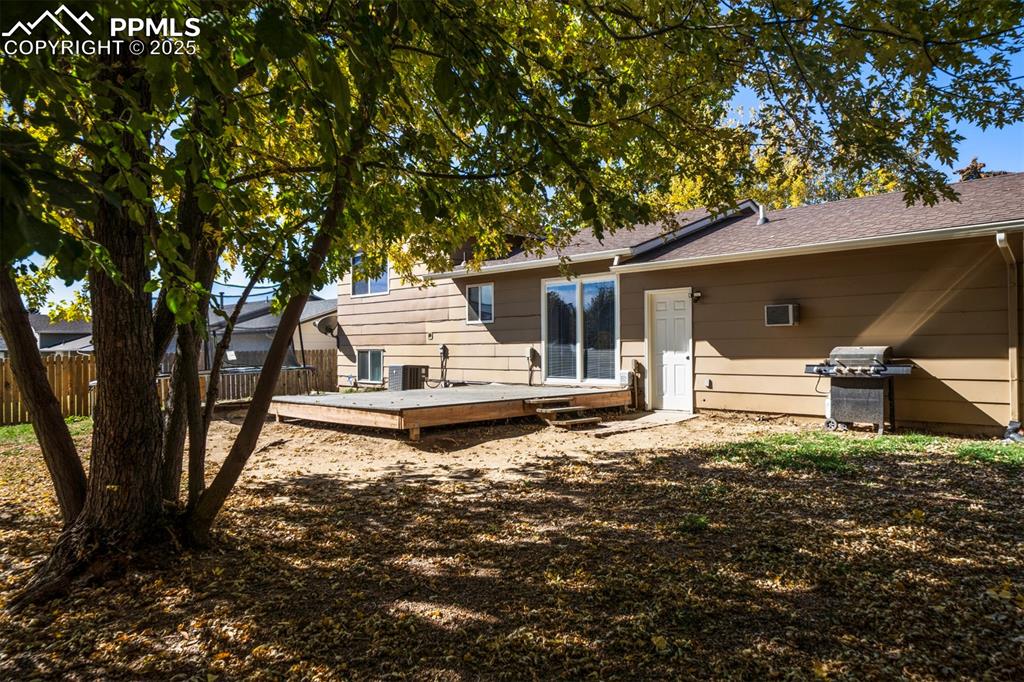 Image 34 of 34: Back of Structure