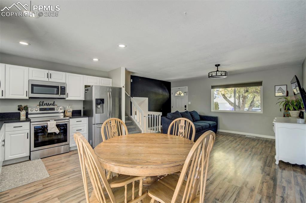 Image 8 of 34: Dining Area