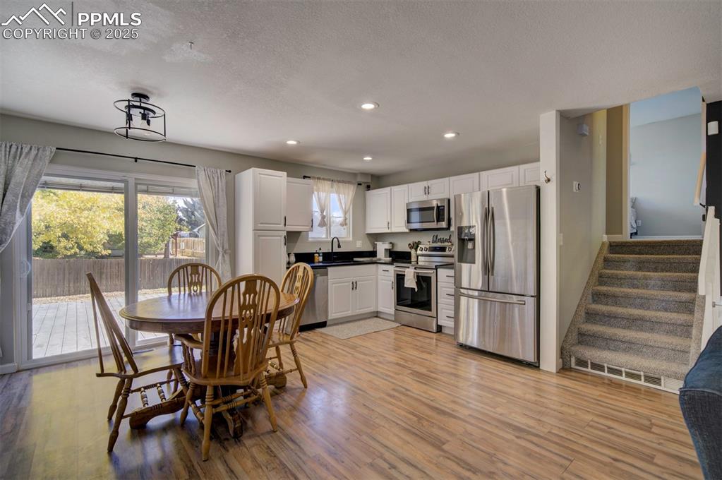 Image 9 of 34: Dining Area