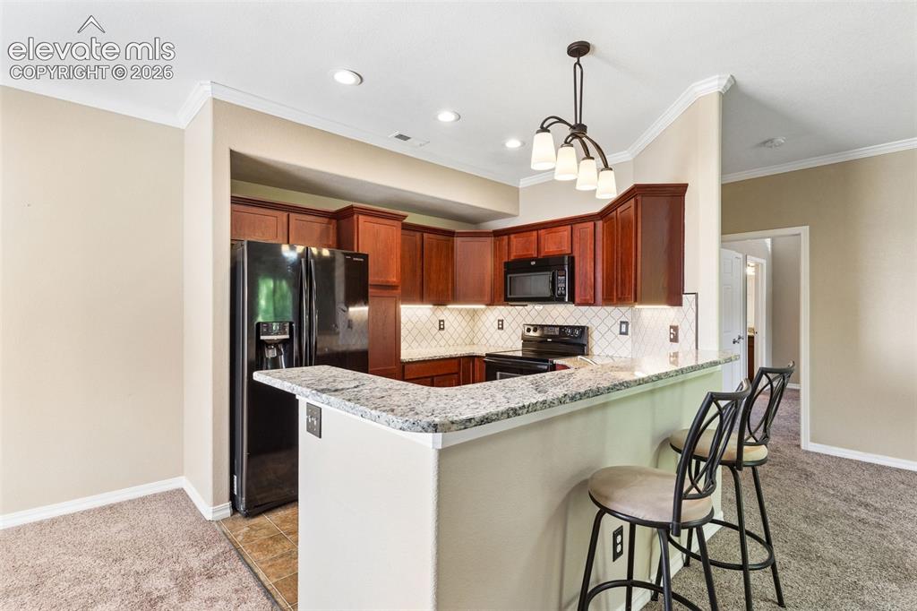 Image 10 of 31: Kitchen