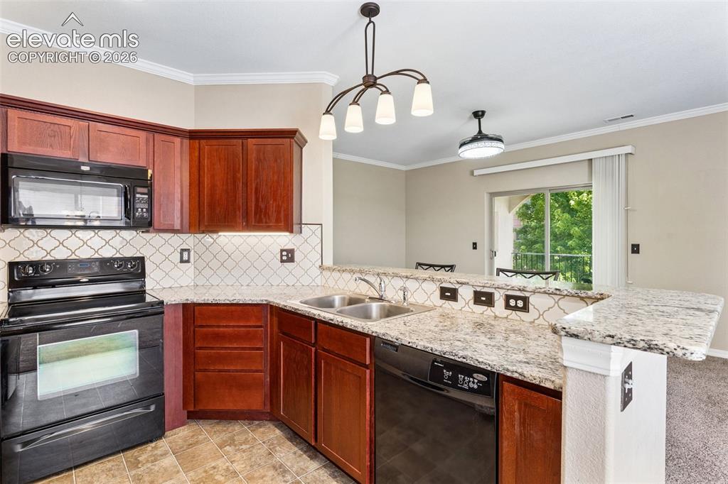 Image 11 of 31: Kitchen