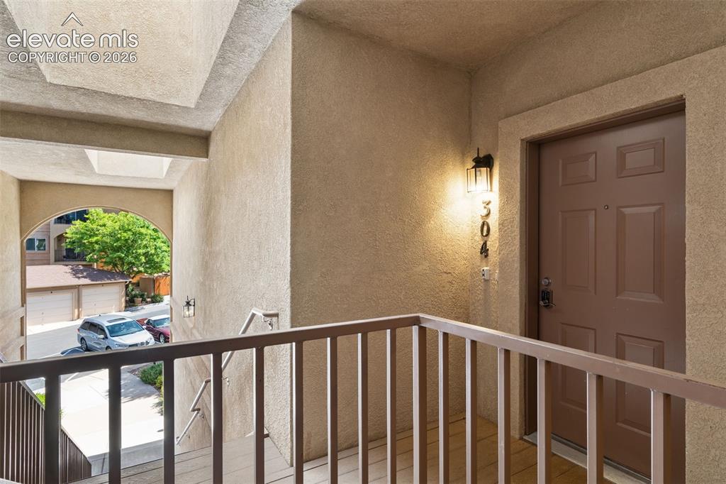 Image 3 of 31: Entry