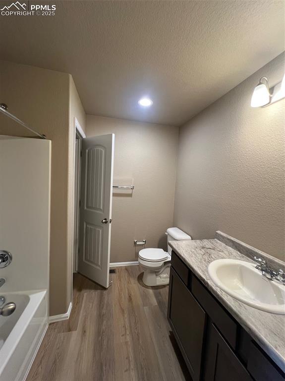 Image 14 of 31: Bathroom