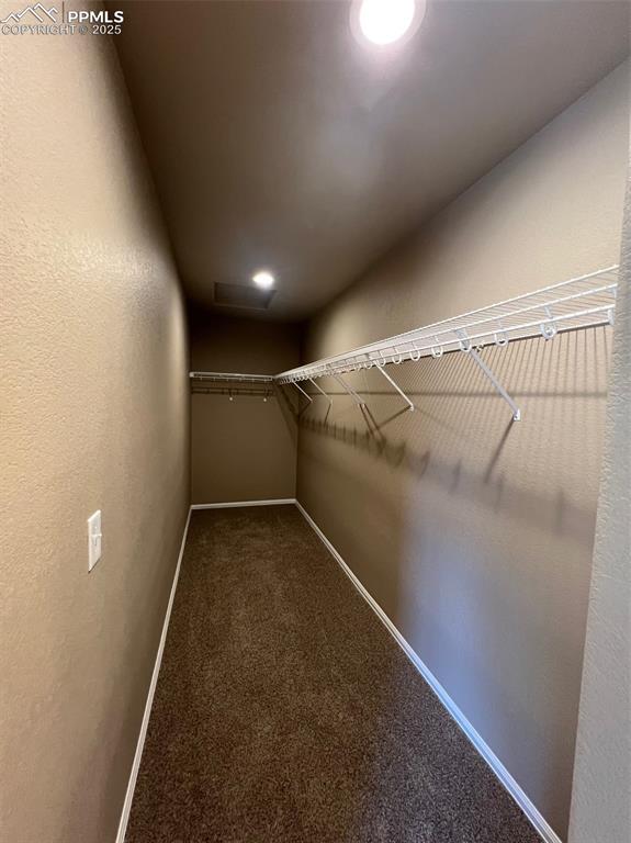 Image 29 of 31: Closet