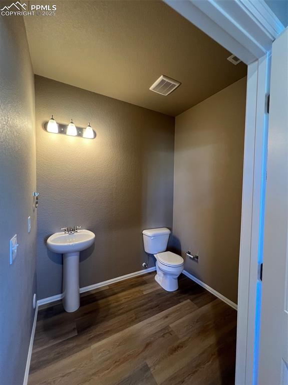 Image 4 of 31: Bathroom