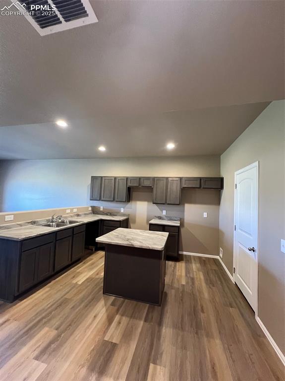 Image 7 of 31: Kitchen