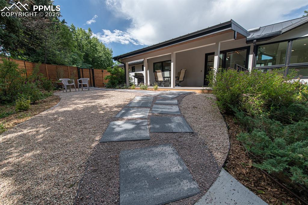 Image 15 of 50: Intricate and beautiful landscape appointments