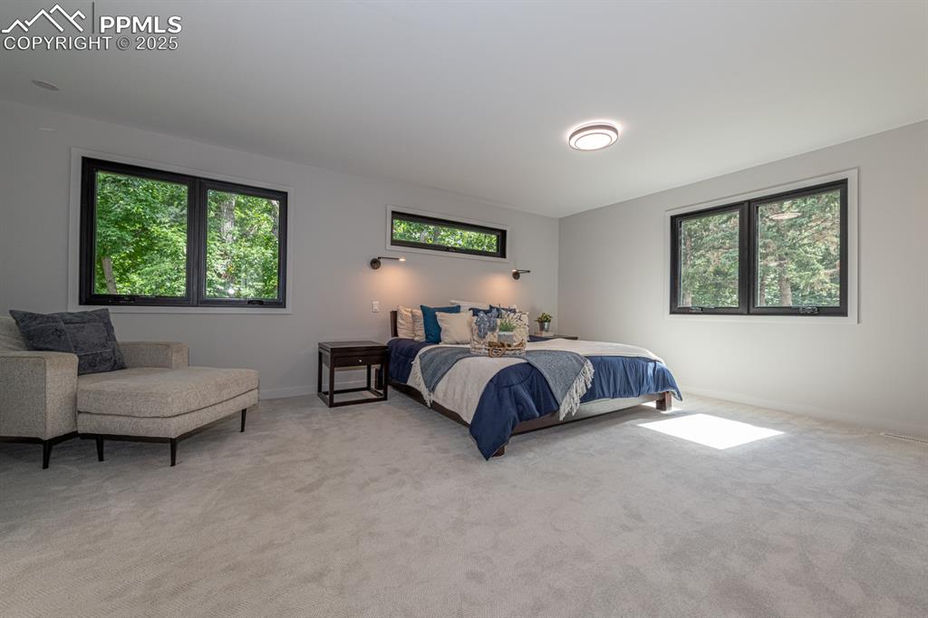 Image 17 of 50: Huge master retreat