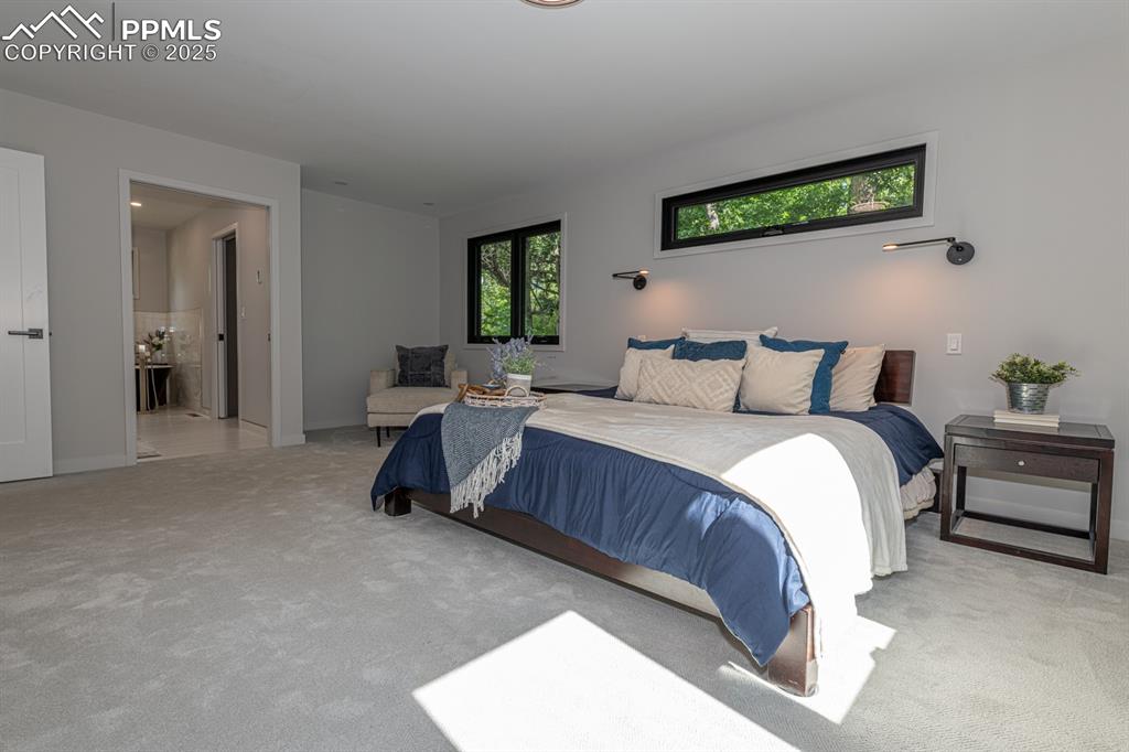 Image 18 of 50: Bedroom