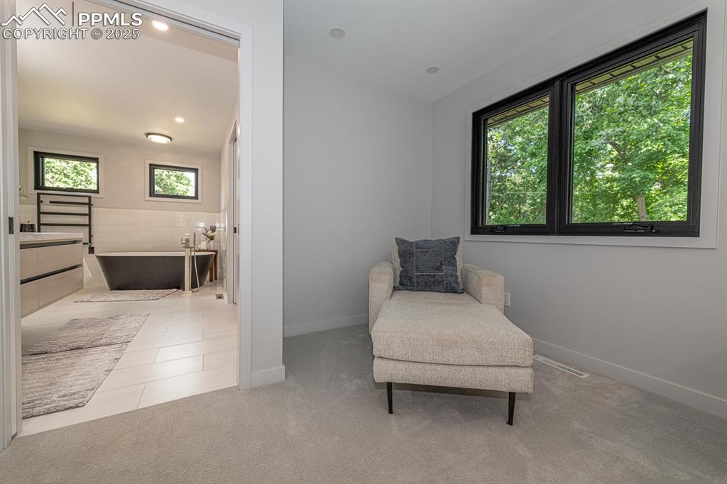 Image 19 of 50: Sitting Room