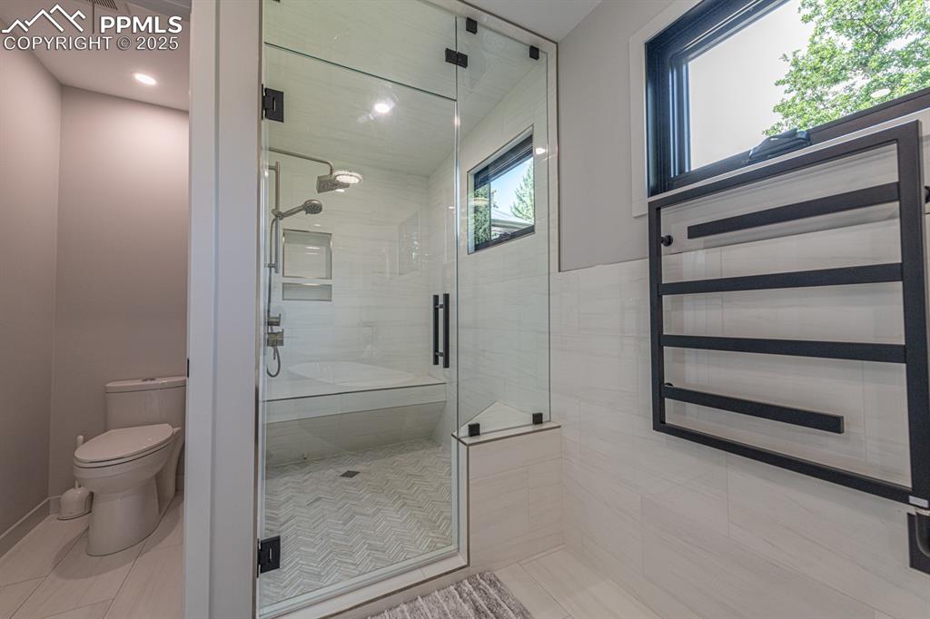 Image 23 of 50: Large steam shower with bench