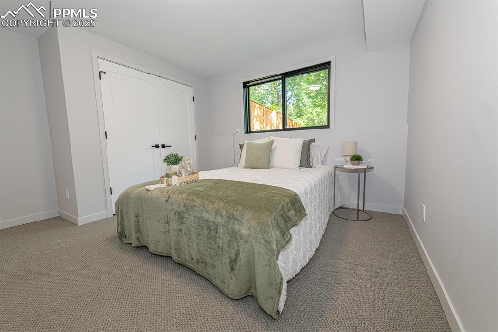 Image 41 of 50: Au pair suite bedroom